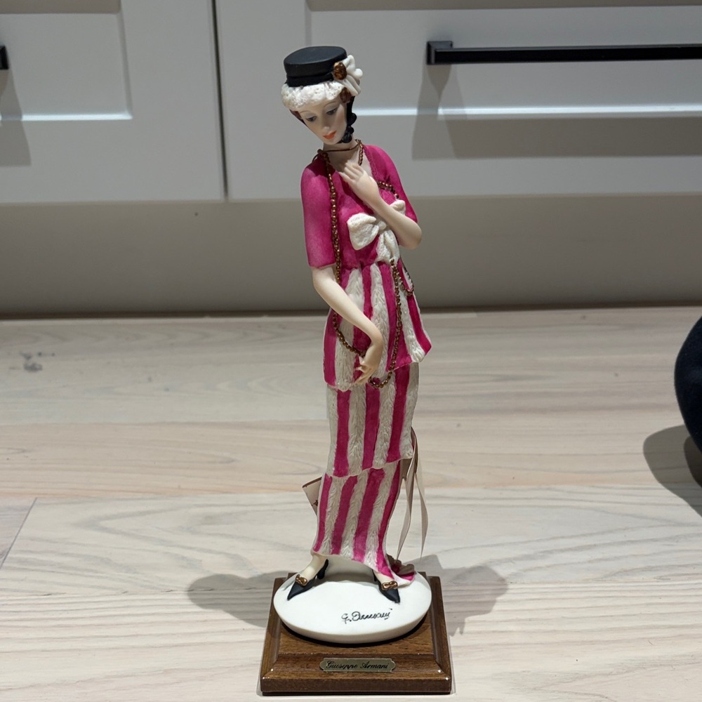 NWT Giuseppe Armani -Elegant Pink & White Striped Lady Figurine